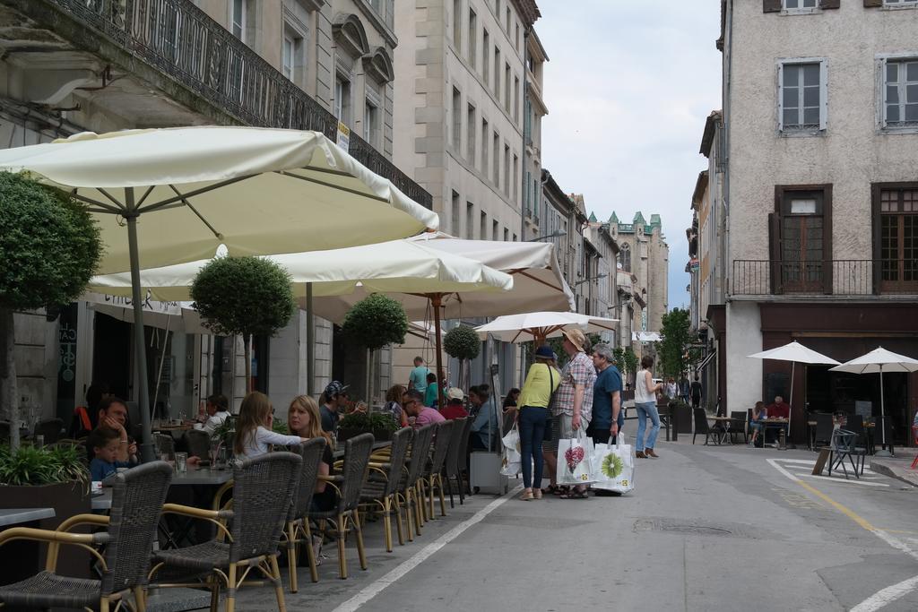 Penthouse Apartment Overlooking Place Carnot Каркасон Екстериор снимка