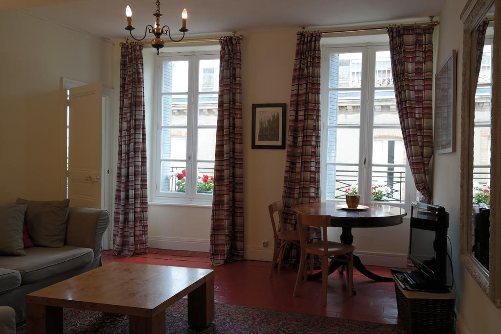 Penthouse Apartment Overlooking Place Carnot Каркасон Екстериор снимка